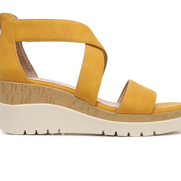 NIB Soul Naturalizer Goodtimes Yellow Wedge Sandals Size 8 - Picture 2 of 12